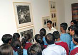 Art walk with Deepalaya school children at ‘Click!’ Photography Show at Vadehra. Image Courtesy: FICA.