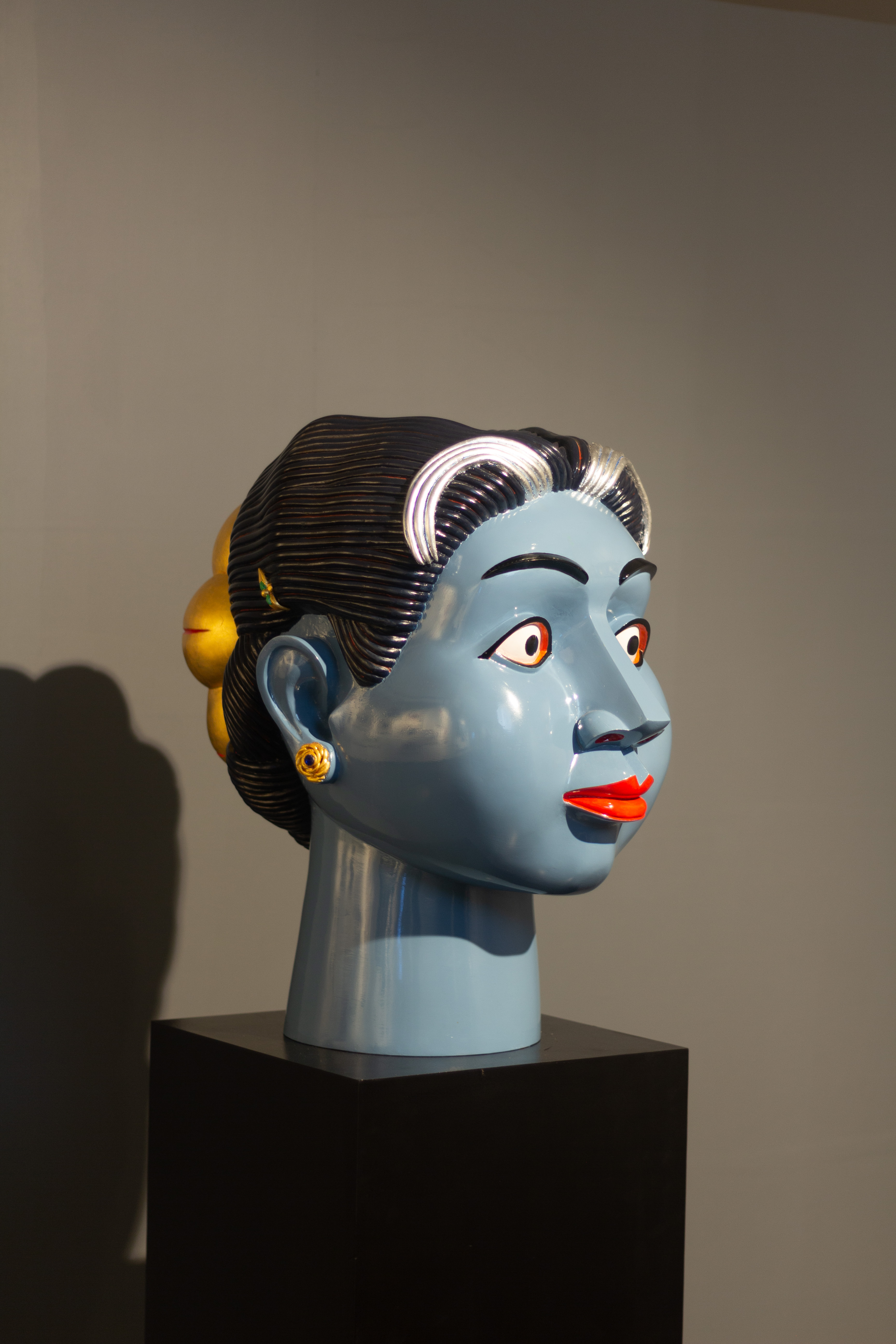 G Ravinder Reddy, Blue Head with Golden Bun, Painted and gold gilding on bronze, 24 x 17 x 24 inches, 2022