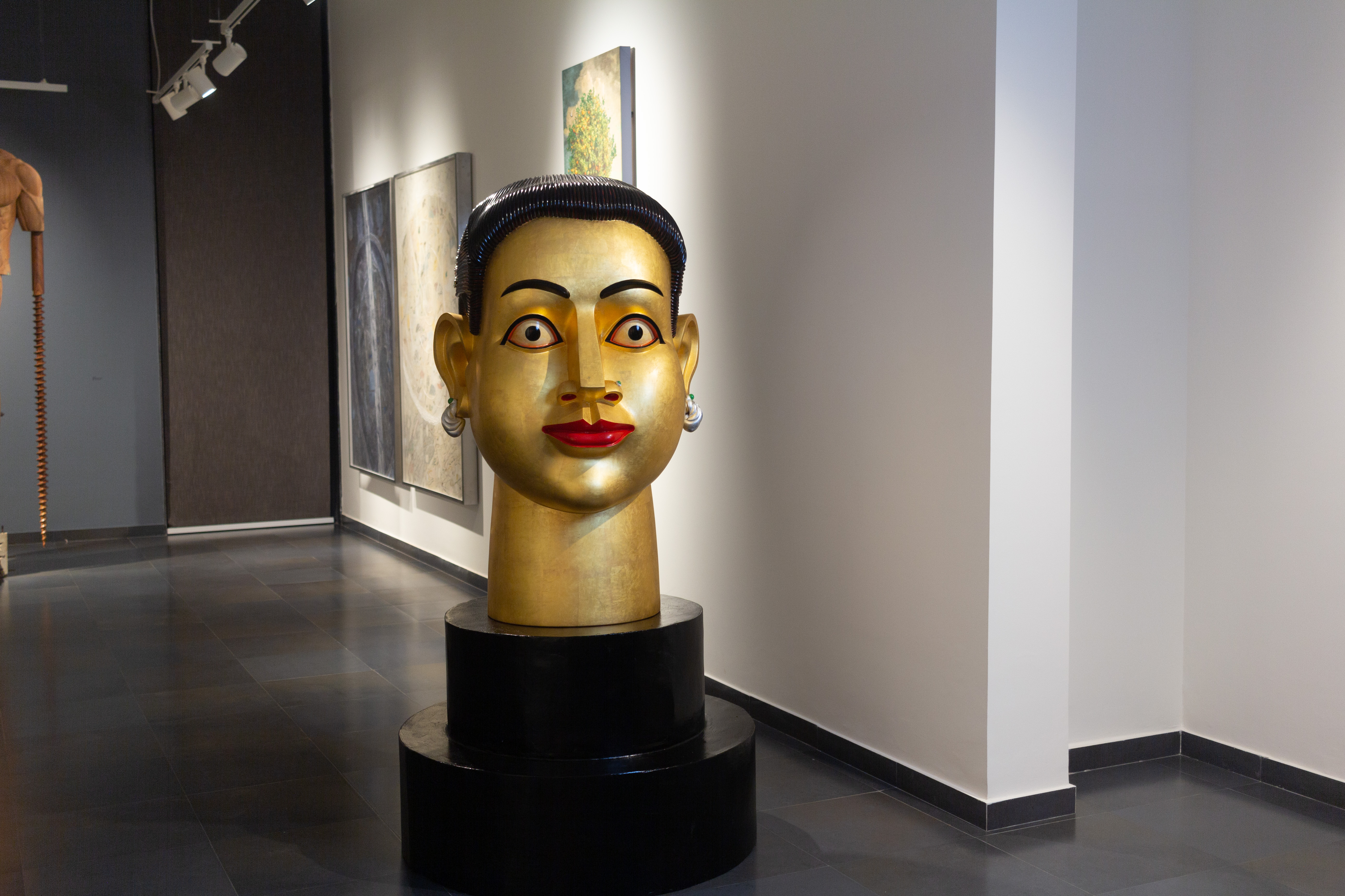 G Ravinder Reddy, Untitled, Gold leaf and painted fiberglass, 42 x 25 x 36, 2020